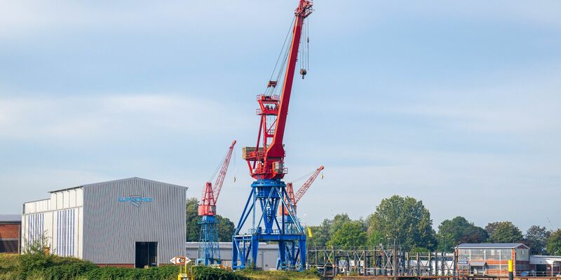 Die Elsflether Werft an der Hunte in Niedersachsen. - Foto: Sina Schuldt/dpa