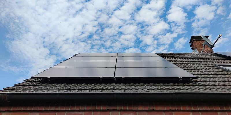 Solarzellen auf Hausdach (Archiv) - Foto: ?ber dts Nachrichtenagentur