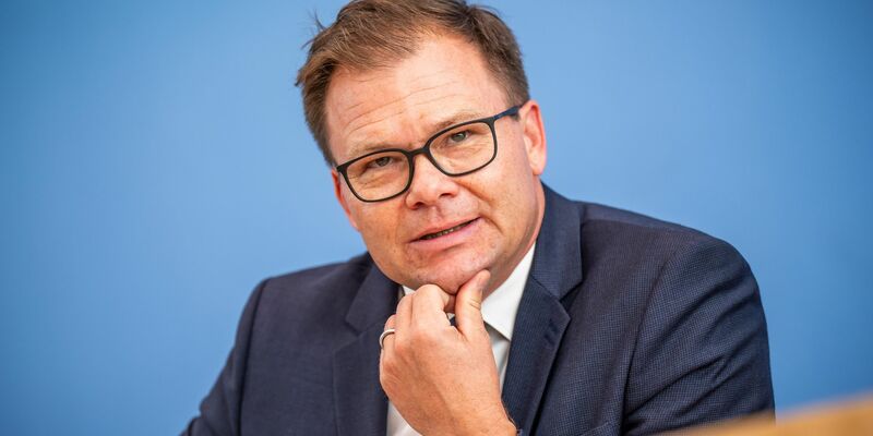 Staatsminister und Ostbeauftragter der Bundesregierung:
Carsten Schneider. - Foto: Michael Kappeler/dpa
