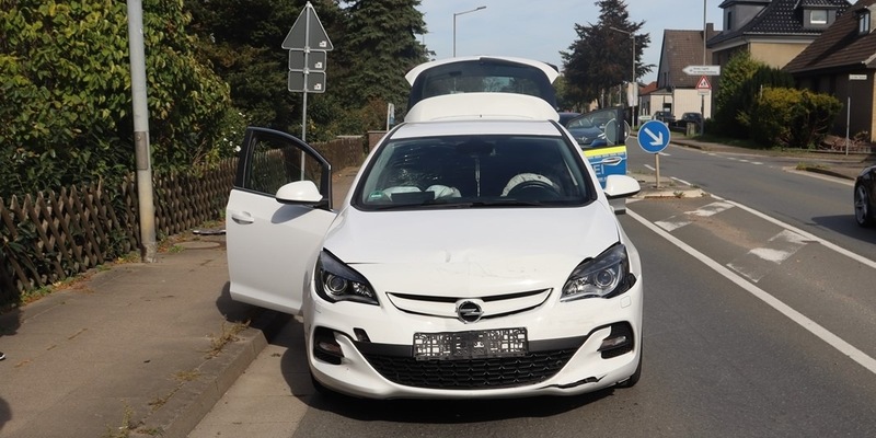 POL-HF: Zusammenstoß in Grundstückszufahrt- Fließenden Verkehr übersehen - Foto: presseportal.de