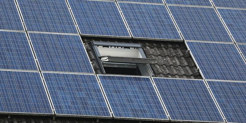 Solarzellen auf einem Dach (Archiv) - Foto: ?ber dts Nachrichtenagentur