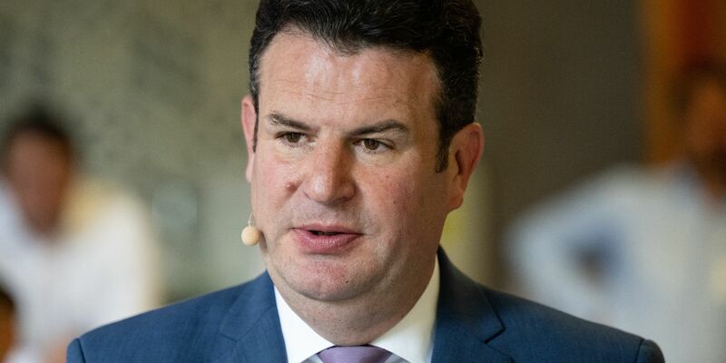 Planänderung bei der Betreuung junger Arbeitsloser: Bundesarbeitsminister Hubertus Heil (SPD) macht den Ampel-Fraktionen einen neuen Vorschlag. - Foto: Sven Hoppe/dpa