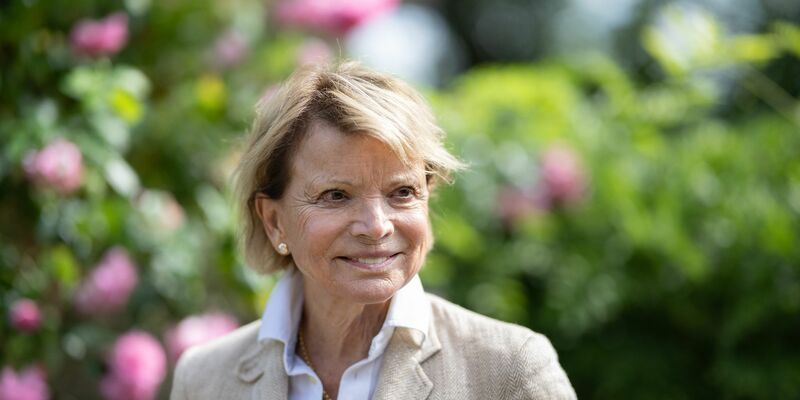 Schauspielerin Glas am Set des Kinofilms Max und die Wilde 7 - Die Geister-Oma“ auf Schloss Braunfels. - Foto: Boris Roessler/dpa