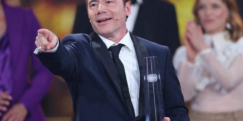 Komiker Michael «Bully» Herbig hat die Ehrenauszeichnung des Deutschen Fernsehpreises erhalten. - Foto: Rolf Vennenbernd/dpa