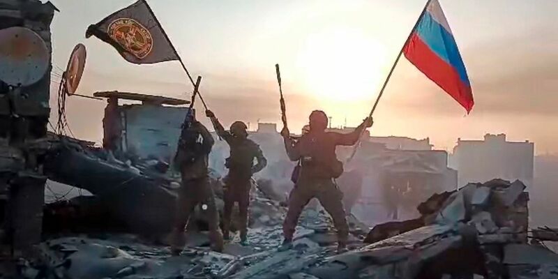 Im Mai veröffentlichte der Prigoschin-Pressedienst ein Video, das Angehörige der Wagner-Gruppe in Bachmut zeigen soll. - Foto: Uncredited/Prigozhin Press Service/AP