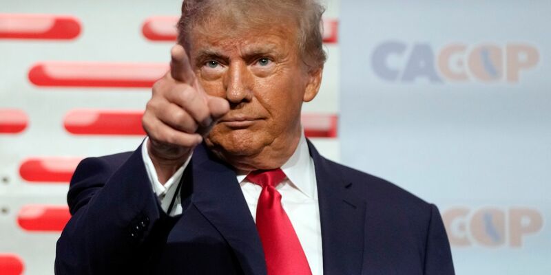 Donald Trump ist im US-Bundesstaat Georgia mit einer Anklage konfrontiert. - Foto: Jae C. Hong/AP/dpa