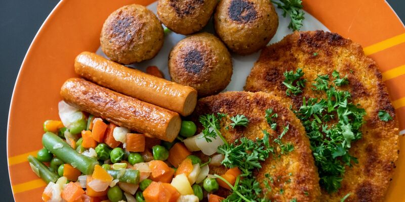 Vegetarische Ernährung ist besser für Klima und Tiere. - Foto: Silas Stein/dpa