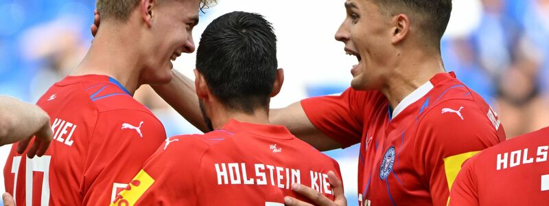Holstein Kiel feierte einen Auswärtssieg beim KSC. - Foto: Uli Deck/dpa