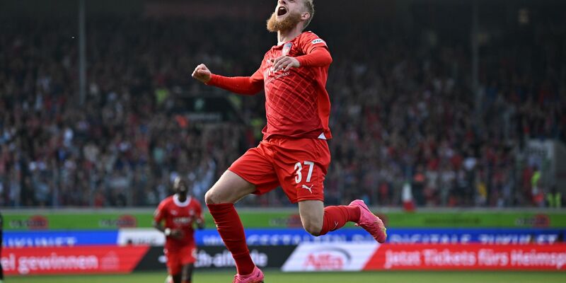 Jan-Niklas Beste erzielte Heidenheims 1:0 gegen Union Berlin. - Foto: Bernd Weißbrod/dpa