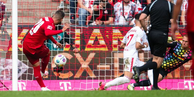 Deniz Undav (l) erzielte Stuttgarts erstes Tor in Köln. - Foto: Marius Becker/dpa
