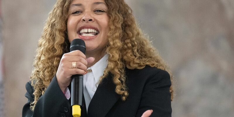 Sängerin Joy Denalane ist Mutter von zwei Söhnen. - Foto: Sebastian Christoph Gollnow/dpa POOL/dpa