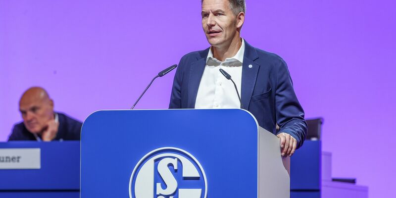Er hat bestätigt, dass es auf Schalke einen neuen CEO gibt: Axel Hefer. - Foto: Tim Rehbein/dpa