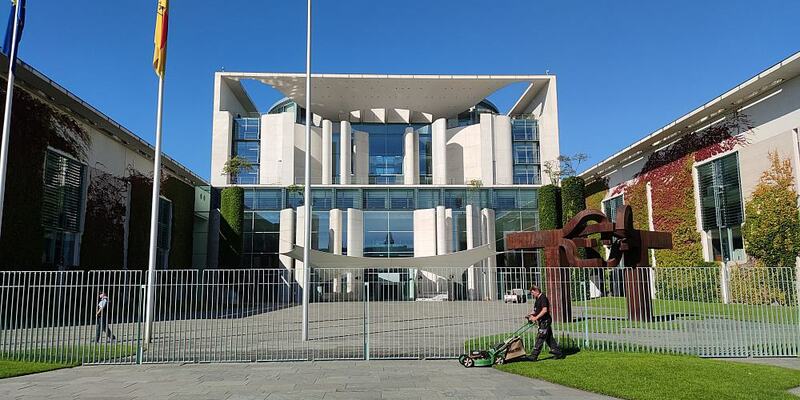 Gartenpflege am Bundeskanzleramt - Foto: ?ber dts Nachrichtenagentur
