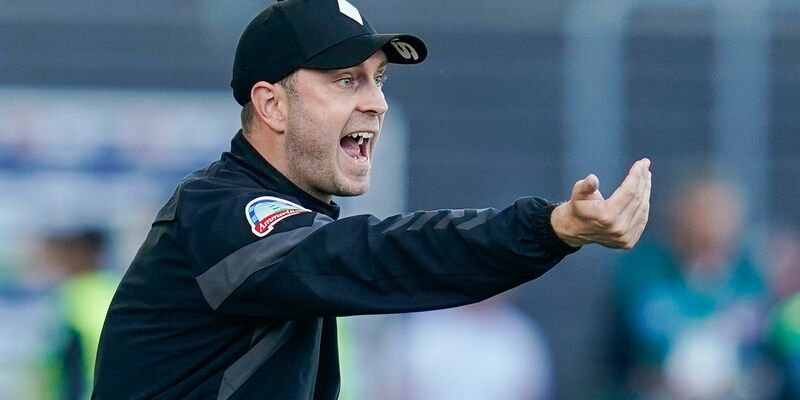 Bremens Trainer Ole Werner ist mit der Leistung seiner Mannschaft unzufrieden. - Foto: Uwe Anspach/dpa