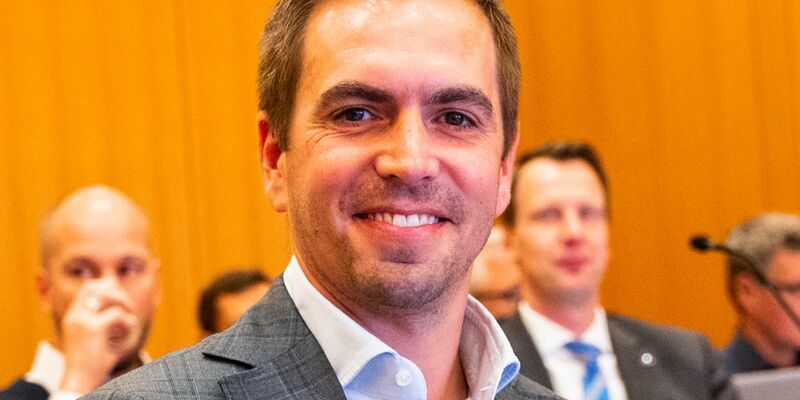 Philipp Lahm erhofft sich von den jüngsten Personalentscheidungen im DFB Ruhe und Konzentration auf das Turnier. - Foto: Daniel Bockwoldt/dpa