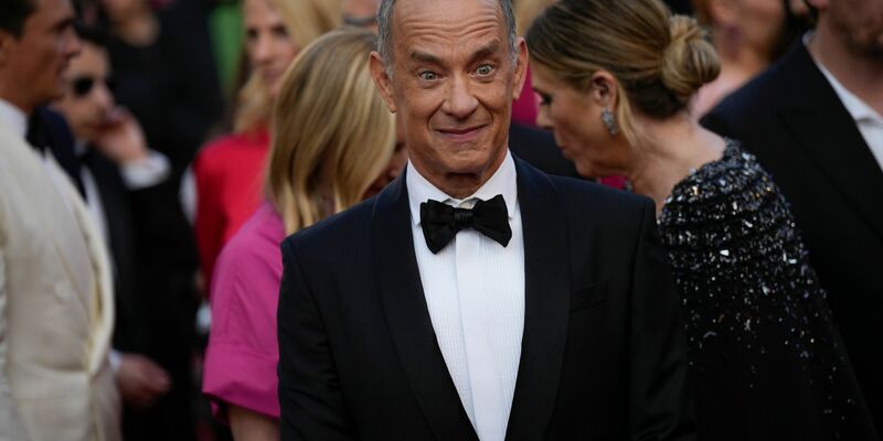 Tom Hanks hat in der Vergangenheit bereits über Gefahren und Möglichkeiten von künstlicher Intelligenz gesprochen. - Foto: Daniel Cole/AP/dpa