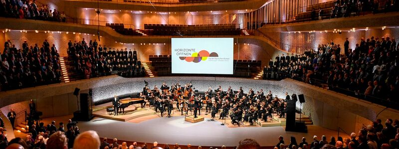 Der Festakt anlässlich der deutschen Wiedervereinigung in der Elbphilharmonie. - Foto: Gregor Fischer/Pool AP/AP