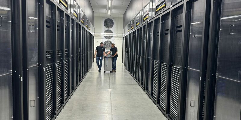 Das europäische Rechenzentrum von Apple in Dänemark wird zu 100 Prozent mit erneuerbarer Energie betrieben. - Foto: Christoph Dernbach/dpa