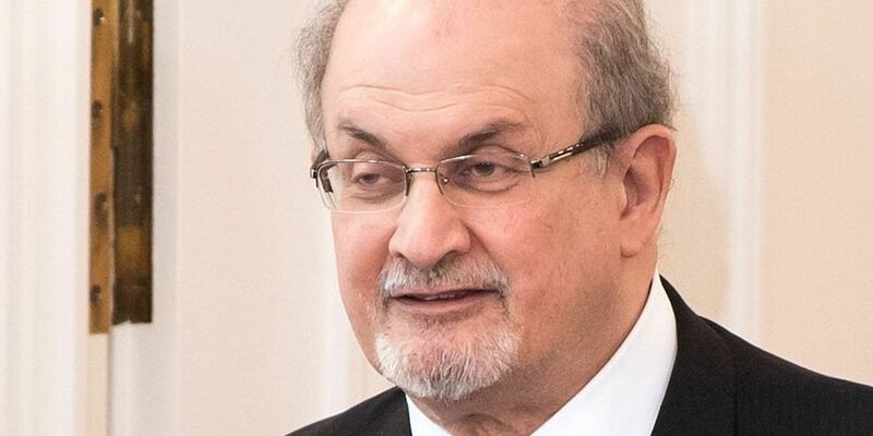 Zur Buchmesse hat sich der Schriftsteller Salman Rushdie angesagt. - Foto: Bernd von Jutrczenka/dpa