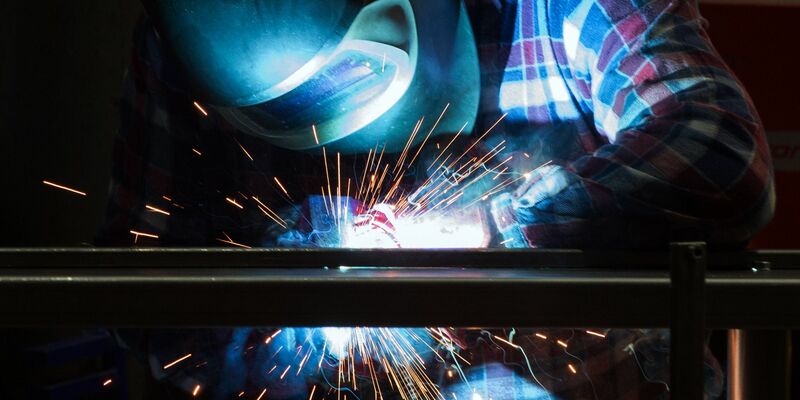 Die sinkenden Aufträge bereiten den Maschinenbauern Sorgen. - Foto: Klaus-Dietmar Gabbert/dpa-Zentralbild/dpa
