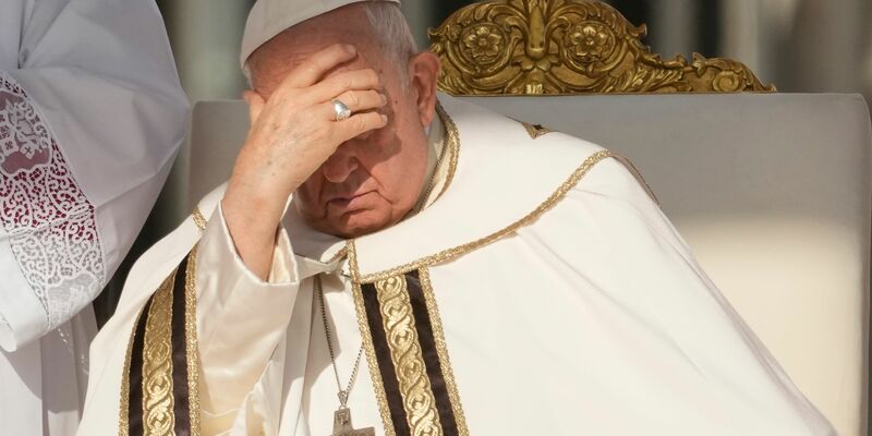 Papst Franziskus während einer Messe im Petersdom. - Foto: Andrew Medichini/AP/dpa