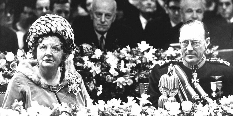 Die damalige niederländische Königin Juliana und ihr Ehemann Prinz Bernhard bei der Hochzeit ihrer Tochter Prinzessin Beatrix (1966). - Foto: epa/ANP/dpa