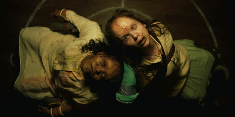 Lidya Jewett (l) als Angela und Olivia Marcum als Katherine in «Der Exorzist: Das Bekenntnis». - Foto: --/Universal Picture/dpa
