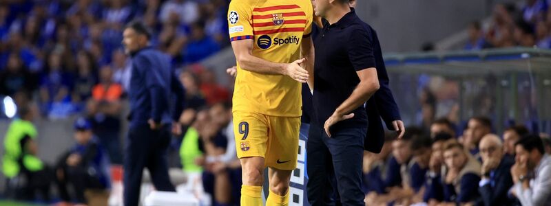 Robert Lewandowski musste bei Barcelonas Sieg in Porto verletzt ausgewechselt werden. - Foto: Luis Vieira/AP/dpa