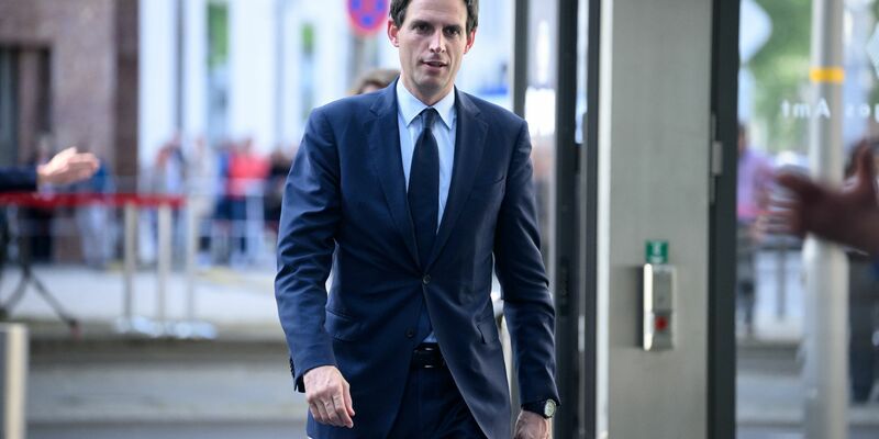 Der angehende EU-Klimakommissar Wopke Hoekstra spricht sich für Steuern auf Kerosin aus. - Foto: Bernd von Jutrczenka/dpa