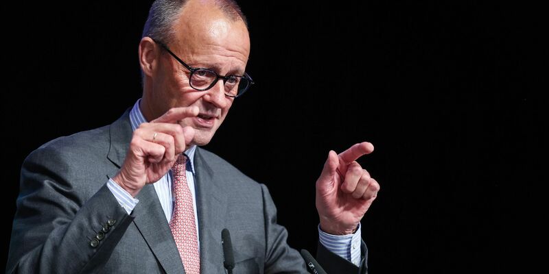 «Wir dürfen keine Anreize zur Bleibe geben, wenn kein Bleiberecht in Deutschland besteht», sagt Friedrich Merz. - Foto: Ronny Hartmann/dpa