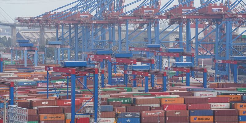 Das Statistische Bundesamt präsentiert ernüchternde Exportzahlen für den Monat August. - Foto: Marcus Brandt/dpa