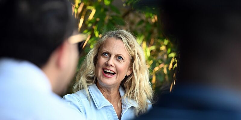 Barbara Schöneberger moderiert im Ersten wieder «Verstehen Sie Spaß?». - Foto: Soeren Stache/dpa/Archiv