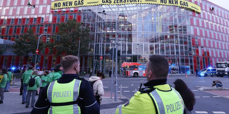 Die Aktion richtet sich gegen ein großes Gasförderprojekt des Uniper-Partners Woodside vor der Westküste Australiens. - Foto: David Young/dpa