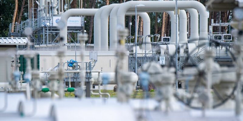 Rohrsysteme und Absperrvorrichtungen in der Gasempfangsstation der Ostseepipeline Nord Stream in Lubmin. - Foto: Stefan Sauer/dpa