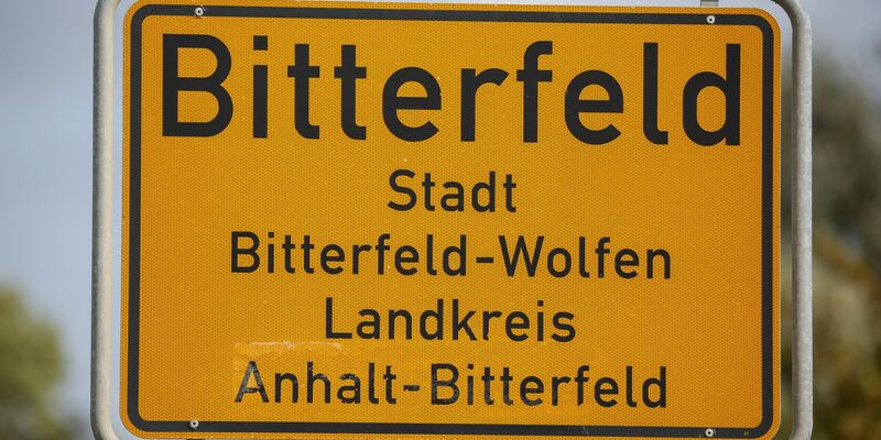 Am Sonntag entscheidet sich in der 37.000-Einwohner-Stadt in Sachsen-Anhalt, ob der CDU-Amtsinhaber Armin Schenk weitermacht oder ob er vom AfD-Politiker Henning Dornack abgelöst wird. - Foto: Jan Woitas/dpa