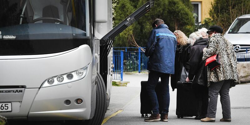 Während der Pandemie gab es für Reisebusse auf Bundes- und Länderebene immer wieder Fahrverbote. - Foto: Stefan Sauer/dpa-Zentralbild/dpa