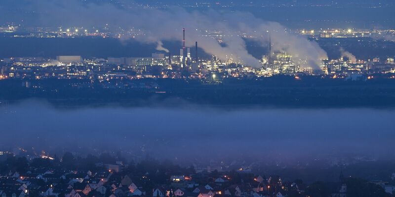 Die Auftragszahlen in der deutschen Industrie sind im August wieder angestiegen, nachdem sie im Vormonat stark gesunken waren. - Foto: Arne Dedert/dpa
