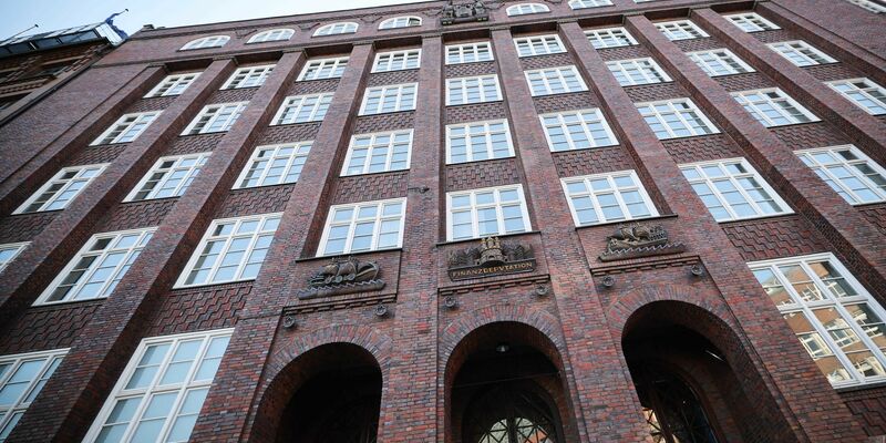 Die Hamburger Finanzbehörde am Gänsemarkt. - Foto: Christian Charisius/dpa