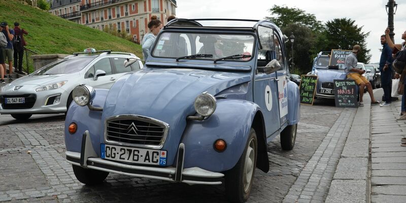 Die Ente: Auch 75 Jahre nach der Vorstellung auf dem Pariser Autosalon hat der Citroën 2CV eine große Fangemeinde. - Foto: Sebastian Kunigkeit/dpa