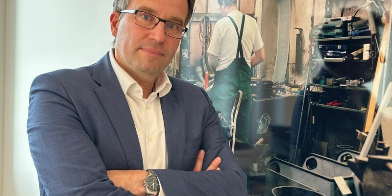 Der Chef des Arbeitsmarkt-Services (AMS) in Österreich, Johannes Kopf, in seinem Büro in Wien. - Foto: Matthias Röder/dpa