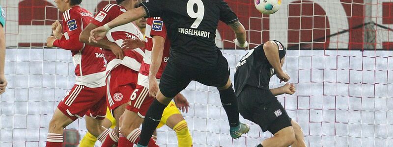 Osnabrücks Robert Tesche (M) vermasselte mit seinem Tor Fortuna Düsseldorf einen Heimsieg. - Foto: Roland Weihrauch/dpa