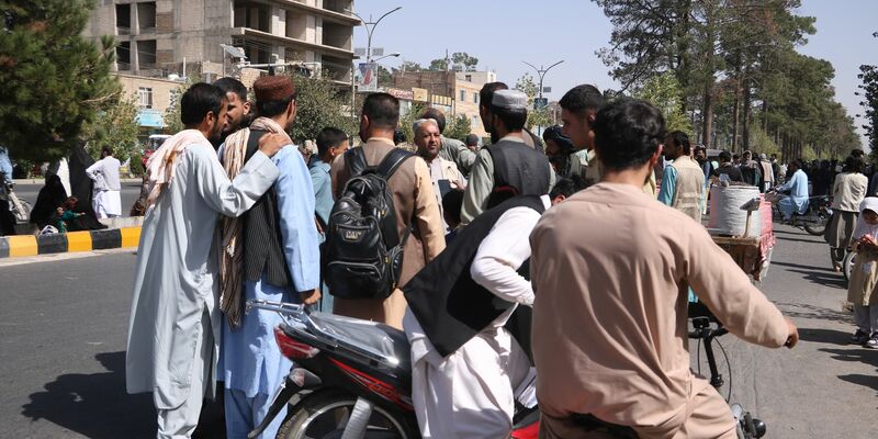 Aus Sorge vor Gebäudeeinstürzen haben Anwohner in Herat ihre Häuser verlassen. - Foto: Mashal/XinHua/dpa