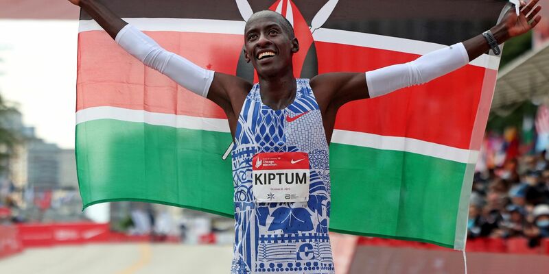 Der Kenianer Kelvin Kiptum war in Chicago einen Marathon-Weltrekord gelaufen. - Foto: Eileen T. Meslar/Chicago Tribune/AP/dpa