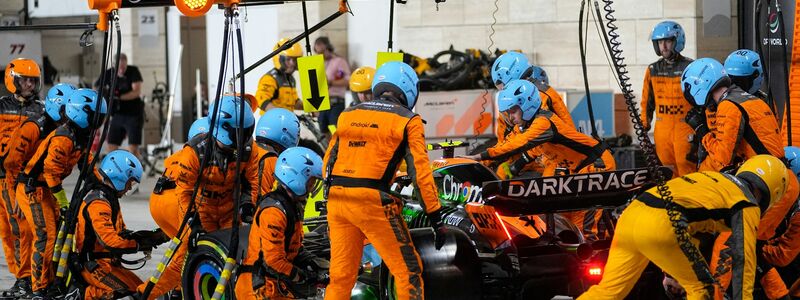 McLarens Fahrer Lando Norris (Bild) und Oscar Piastri erlebten in Katar erneut ein starkes Wochenende. - Foto: Ariel Schalit/AP/dpa