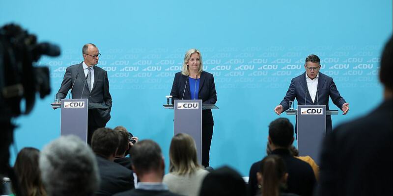 Friedrich Merz, Ines Claus, Boris Rhein am 09.10.2023 - Foto: ?ber dts Nachrichtenagentur