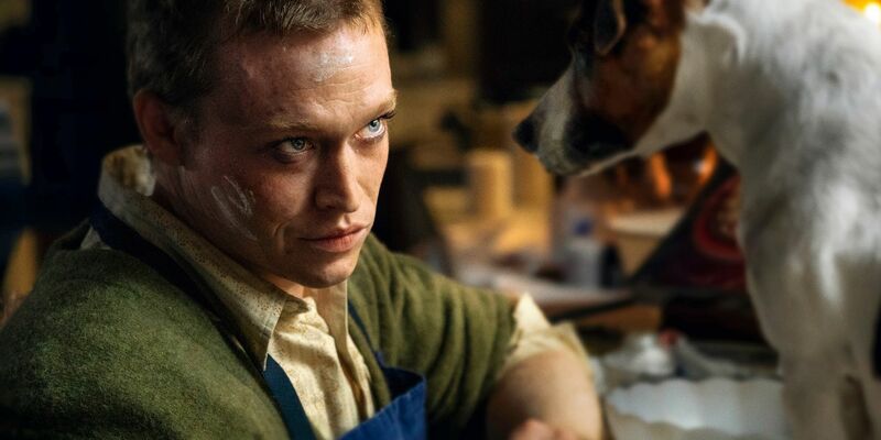 Caleb Landry Jones spielt die Hauptrolle in Luc Bessons neuem Film «DogMan». - Foto: Shanna Besson/Capelight Pictures /dpa