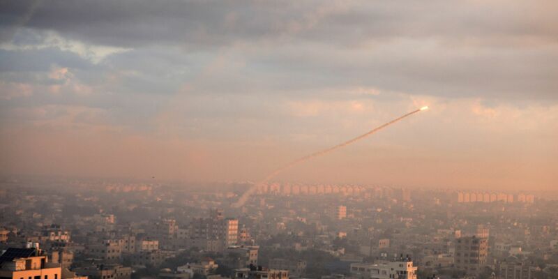Mehr als 150 Menschen wurden von der islamistischen Hamas in den Gazastreifen verschleppt. - Foto: Yasser Qudih/XinHua/dpa