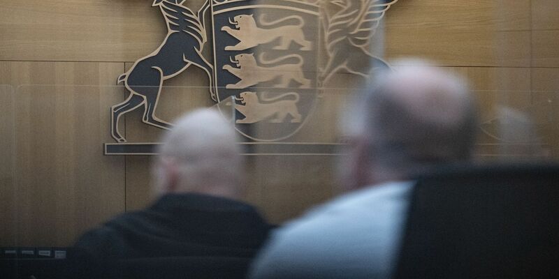 Elf Angeklagte müssen sich wegen Gründung, Mitgliedschaft und Unterstützung der mutmaßlichen Terrorgruppe «Gruppe S.» vor dem Oberlandesgericht in Stuttgart verantworten. - Foto: Marijan Murat/dpa