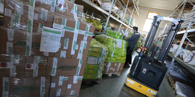 Laut einer Auswertung sind Lagerhelfer derzeit besonders gefragt. - Foto: Matthias Bein/dpa-Zentralbild/dpa