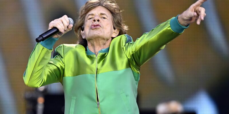 Mick Jagger, Sänger der britischen Band Rolling Stones, beim Konzert im Rahmen der «Stones Sixty Europe 2022»-Tournee. - Foto: Eric Lalmand/belga/dpa